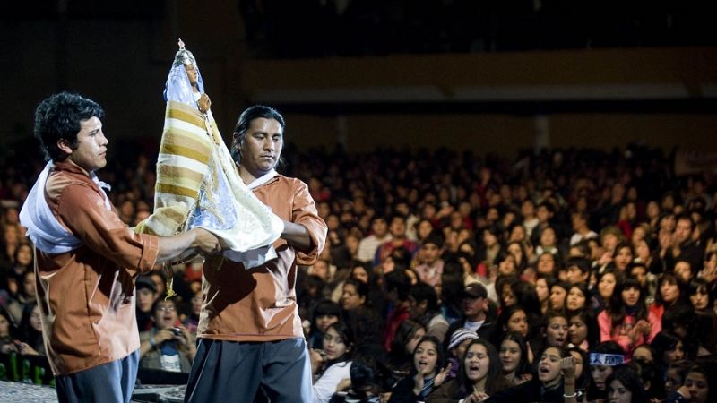 Devoción y ovación para la imagen de la Virgen del Valle