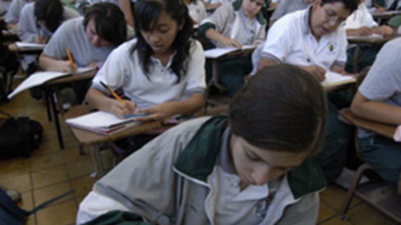 Sólo uno de cada dos estudiantes culmina el secundario