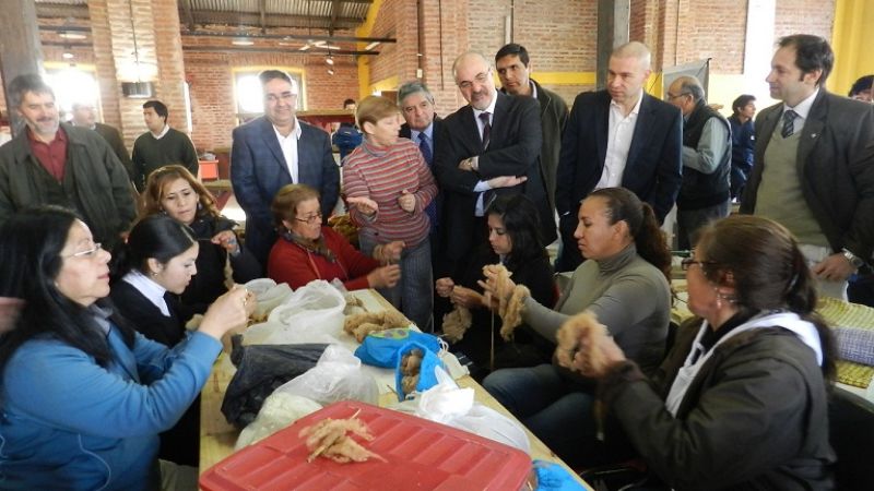 Tomada visitó el Taller Textil Artesanal de la comuna