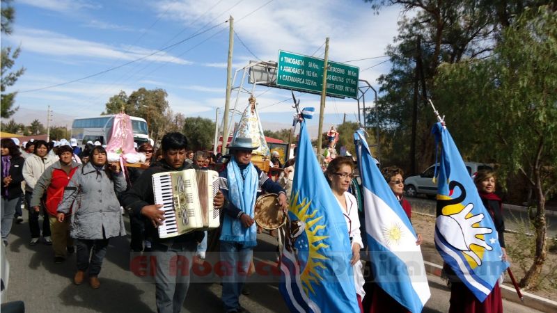 Residentes del sur del país llevaron a Fiambalá una réplica de la Virgen del Tránsito