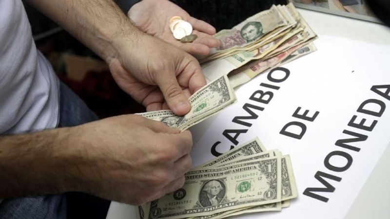 Si no viajaste, devolvé los dólares