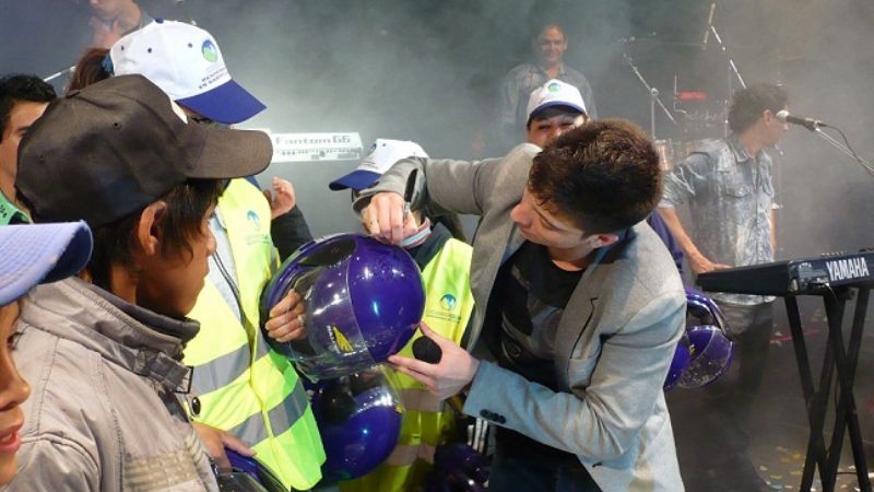 Se regalaron 100 cascos en la campaña vial