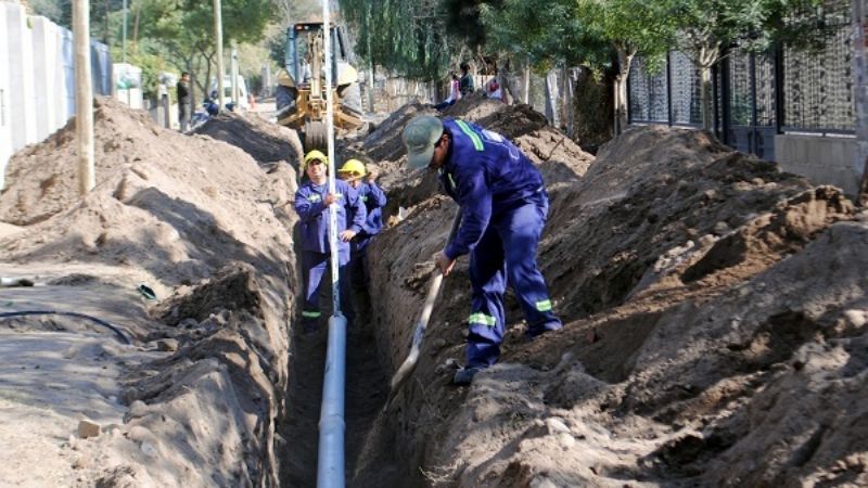 Instalan cloacas encargadas ayer por la gobernadora Corpacci