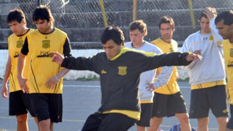 Alexis Vega, sigue “tironeado” entre Mitre (Sgo.) y Policial