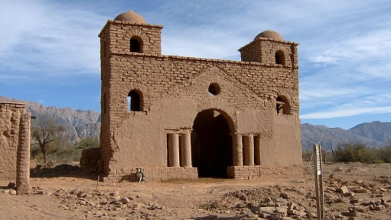 Poncho 2012: en un stand recrearán la iglesia de La Falda