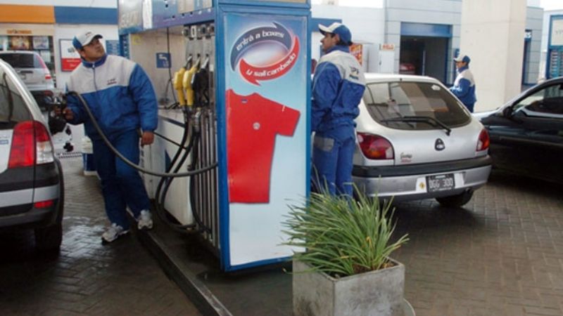YPF y Shell volvieron a aumentar los precios de todos sus combustibles