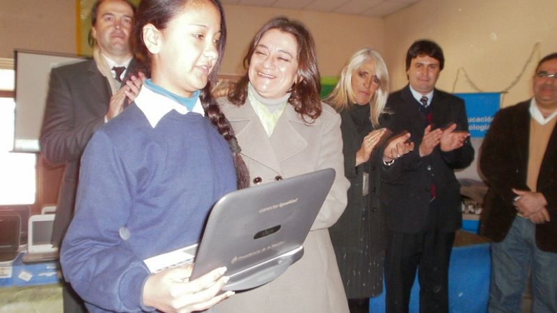 Corpacci entregó 211 netbooks 