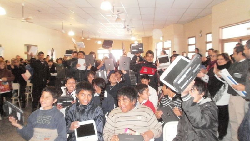 Corpacci entregó 211 netbooks 