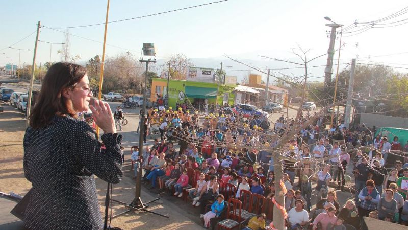 La Gobernadora se sumó al festejo de los vecinos del sur capitalino
