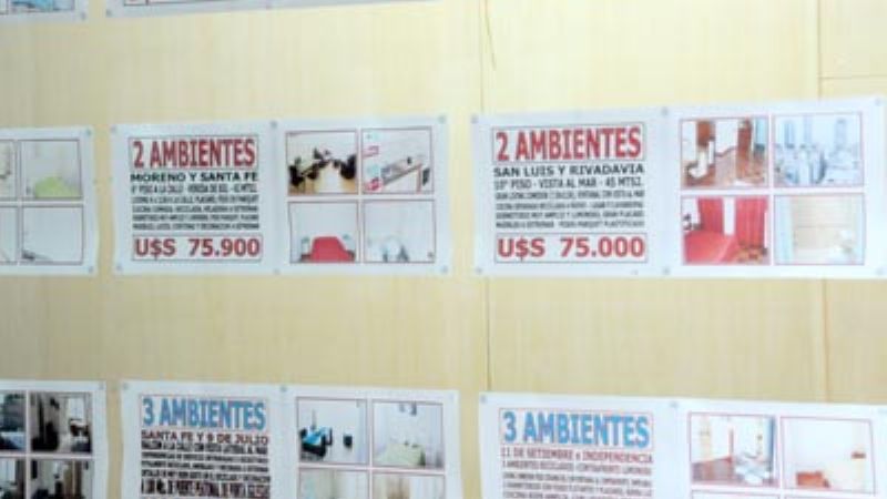 Quieren prohibir por ley los avisos de inmuebles con el precio en dólares