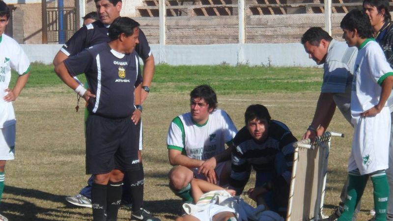 Jugador se dislocó el hombro y esperó por una ambulancia 30 minutos