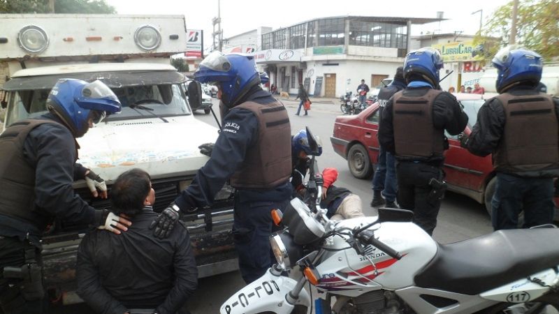 Más de 20 policías intervinieron en una gresca callejera