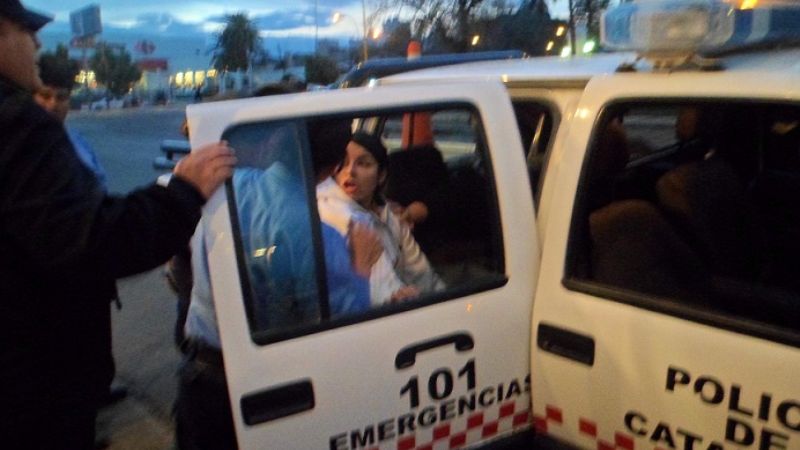 Dos mujeres aprehendidas en plena vía pública