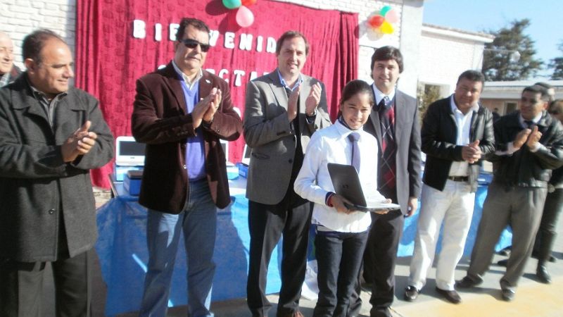 ANSES y Educación entregaron  315 netbooks en Capayán 