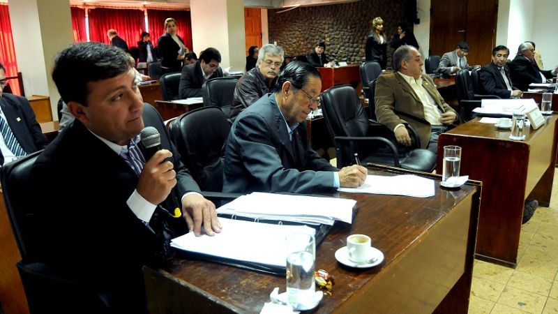 Senadores piden informes por contratación de artistas del Poncho 