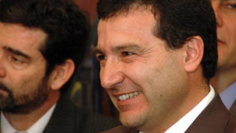 El ex ministro Vega se queja porque se quedó sin guardias