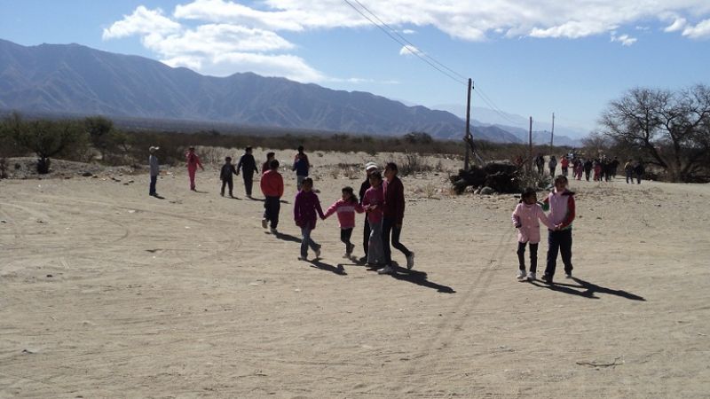 Muña hizo feliz a los niños de Famatanca