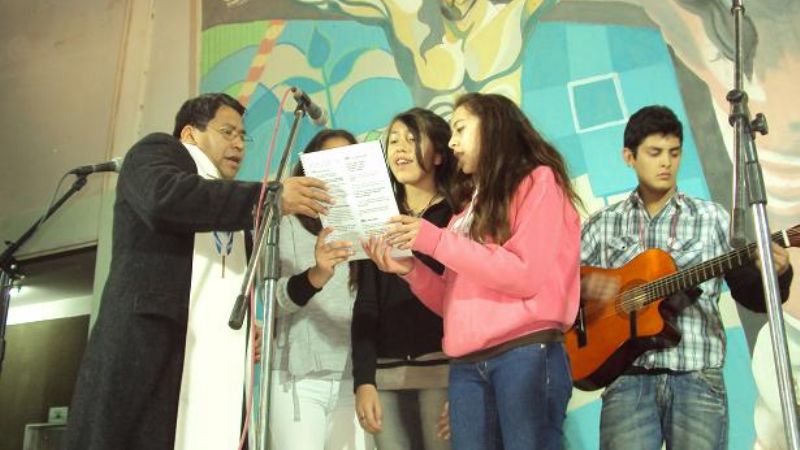 Con fogón, procesión y misa, celebraron a San Pío X