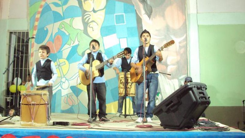 Con fogón, procesión y misa, celebraron a San Pío X