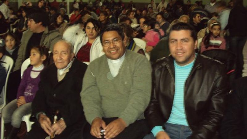 Con fogón, procesión y misa, celebraron a San Pío X