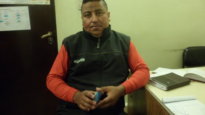 Cansado de esperar una respuesta, se va al sur