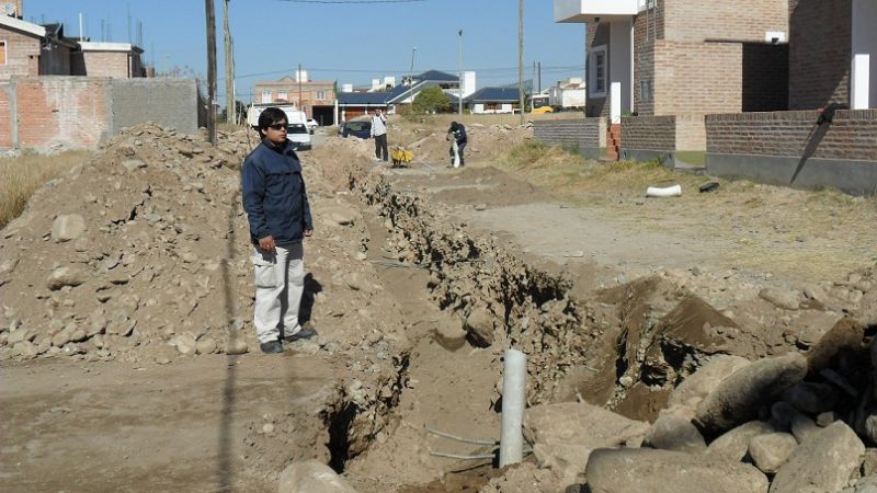 Obras de agua y cloacas en B°  Lomas del Mirador y La Falda