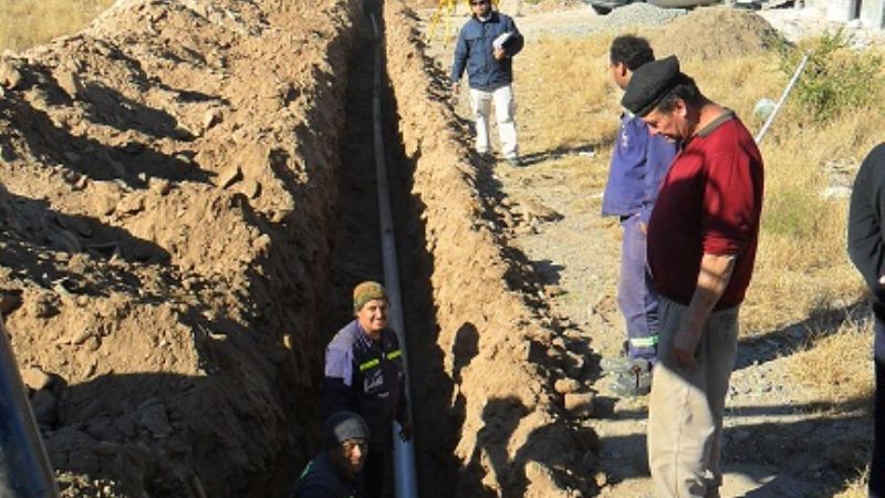 Obras de agua y cloacas en B°  Lomas del Mirador y La Falda