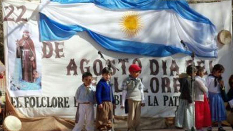 Acto central por el Día del Folklore en Santa María
