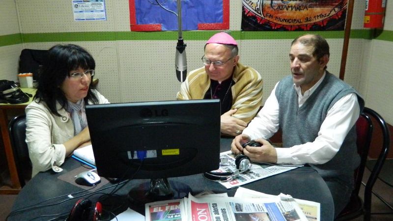 El Obispo visitó el Urbano Girardi, Radio Capital y la Comisaría Quinta