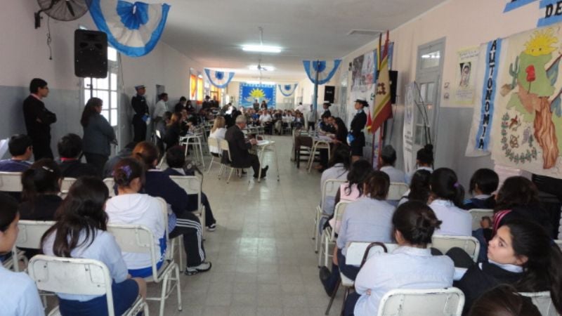 El CD capital sesionó en la Escuela Nº 296 