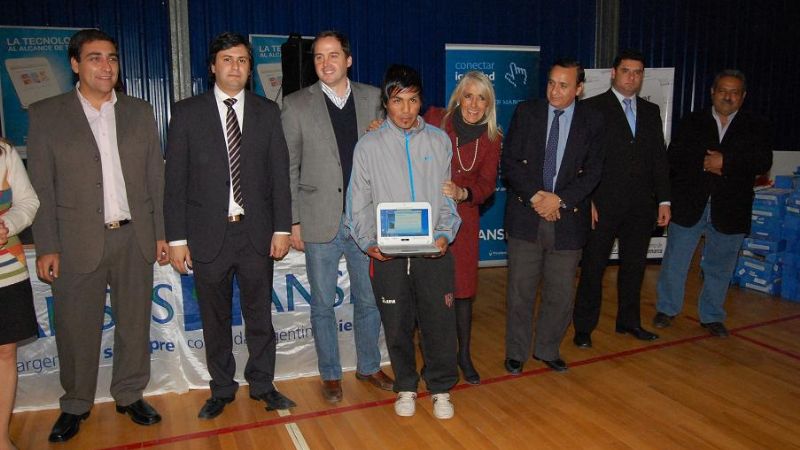 Entregaron 687 Netbooks al Instituto Superior de Educación Física