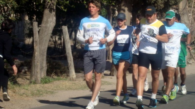 Brillante prueba atlética por “el Abuelo y los Niños”