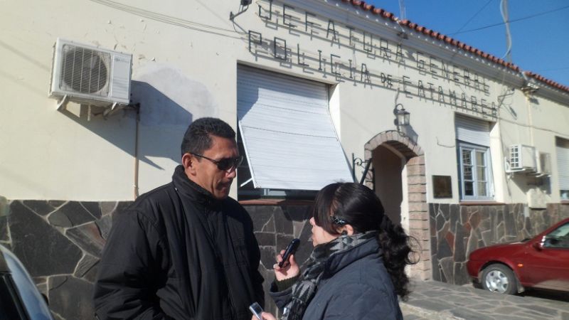 Comisario inició huelga de hambre