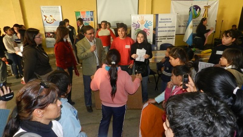 Niños y adolescentes del Valle Central debatieron sus derechos