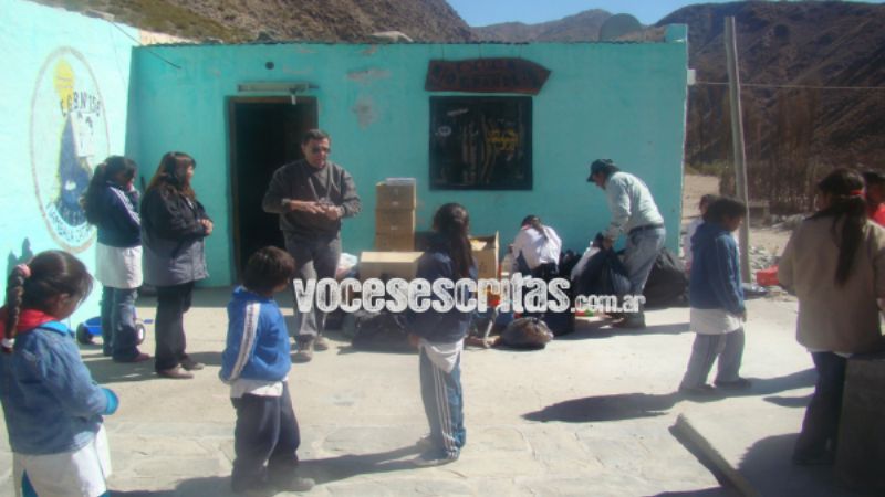 Ex combatientes y amigos del piloto Jorge Boero llegaron con ayuda a Río Grande