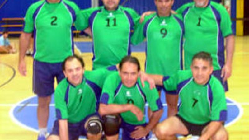 Juegan Amigos del Voley
