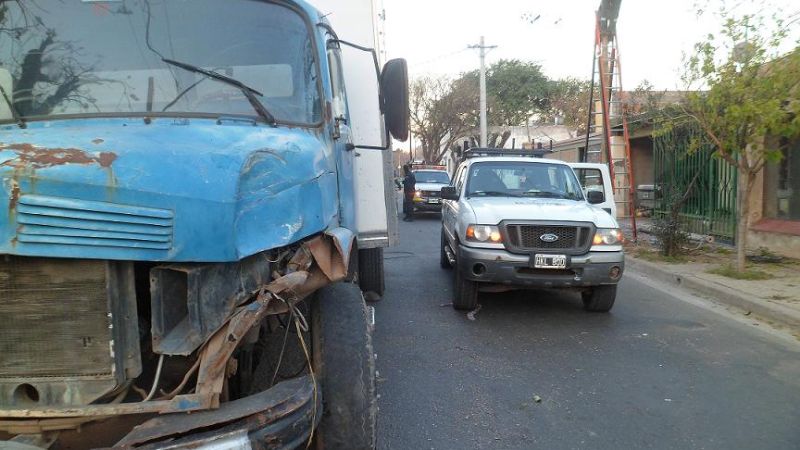 Camión desenfrenado casi provoca una tragedia