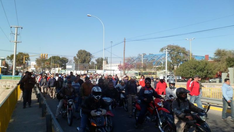 Empleados de Obras Publicas marcharon pidiendo diálogo con el ministro Dusso