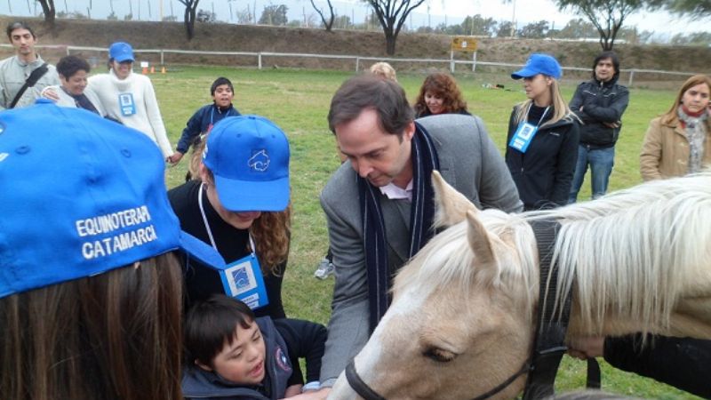 Se lanzaron las clases de equino terapia
