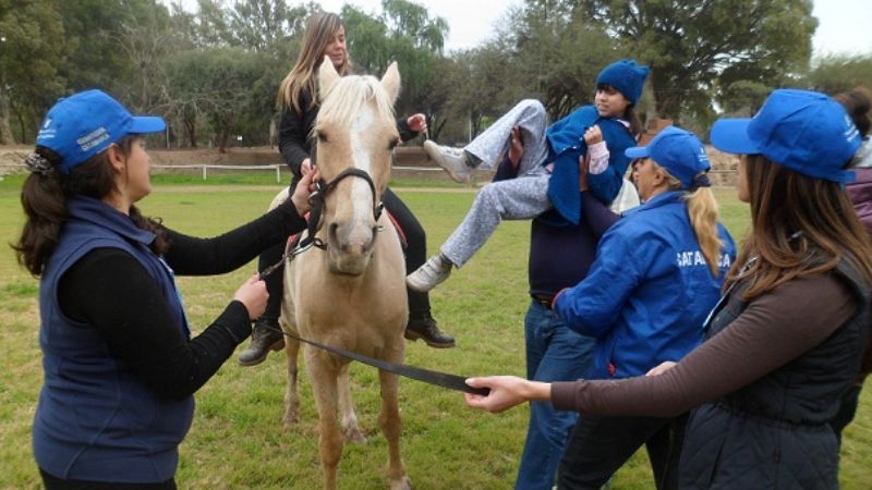 Se lanzaron las clases de equino terapia