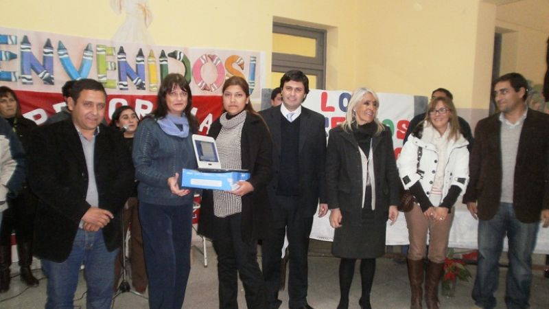 Entregaron más netbooks en Villa Cubas y en el sur 