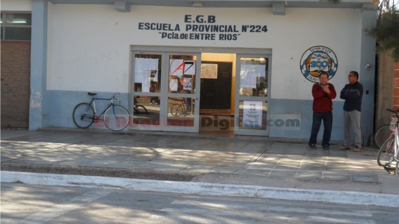 Madre descontrolada entró a una escuela, agredió a un niño y amenazó a otros