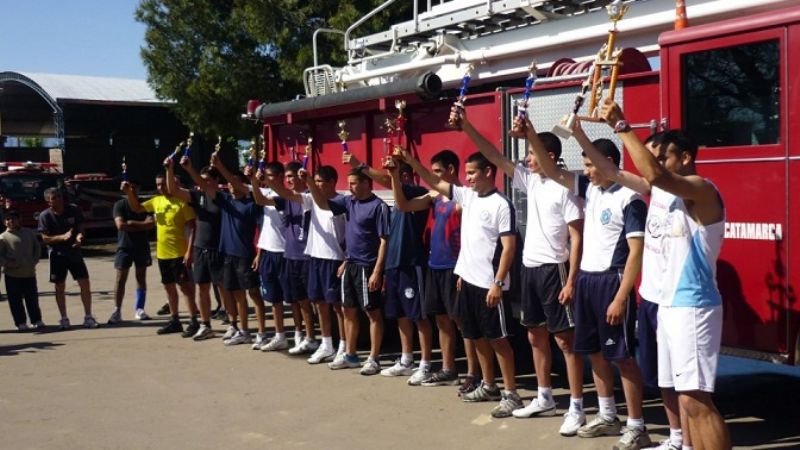 Bomberos corrieron en su 71° aniversario  