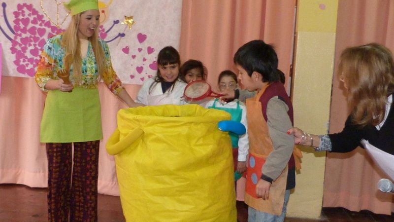 Emoción en el acto a los maestros de la Escuela de Rehabilitación