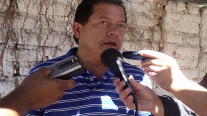 Avila enojado con sus concejales