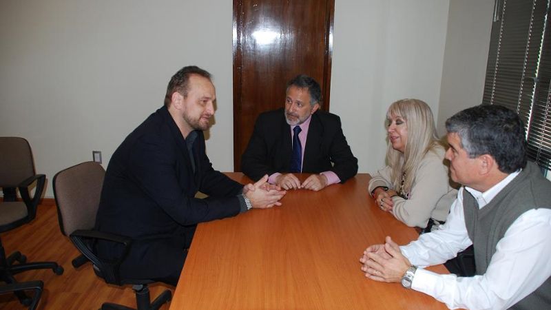 Se trabaja por la cancha de hockey y la pista de atletismo