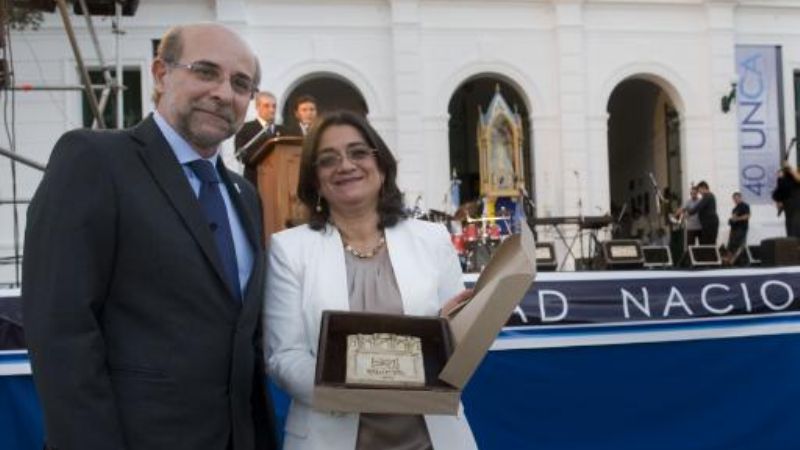 Todos los mimos para Lucía, a Brizuela nada   