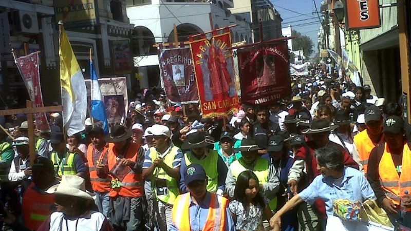 Un grupo de santamarianos fueron recibidos en la Catedral  
