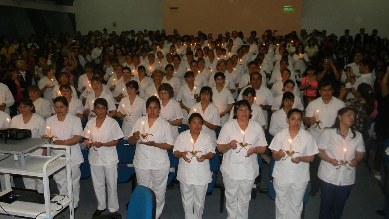 Colación de 97 auxiliares de enfermería en el San Juan Bautista
