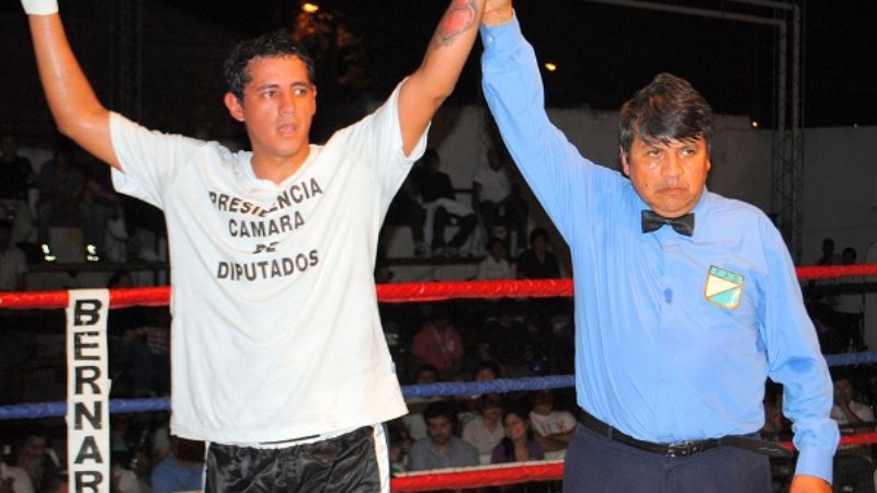 Triunfo de Pereyra en una  velada con demasiadas fallas